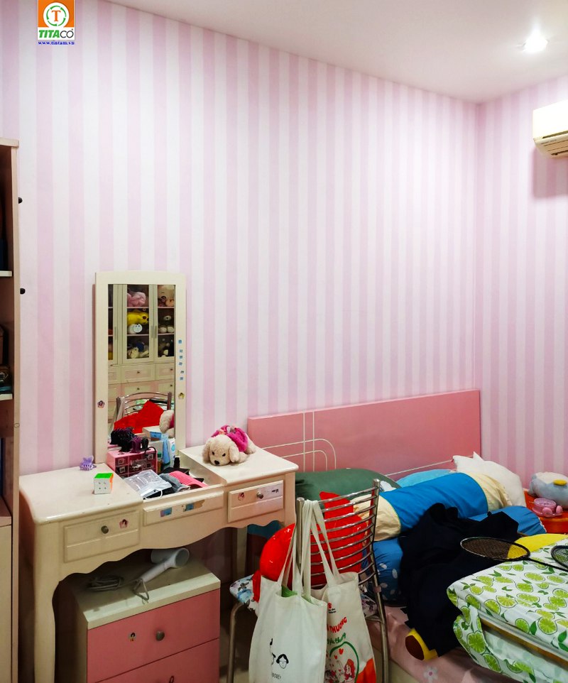 giấy dán tường phòng ngủ màu hồng