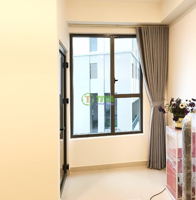 Rèm vải cao cấp được thiết kế tinh tế để trang trí cửa sổ nhỏ tạo nên sự thanh lịch cho ngôi nhà của bạn vào năm