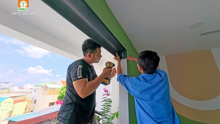 Rèm Cuốn Ngoài Trời Zipper Tự Động - Rèm Chống Gió Bão Tốt Bền Đẹp Rèm Cuốn Ngoài Trời Zipper Tự Động - Rèm Chống Gió Bão Tốt Bền Đẹp