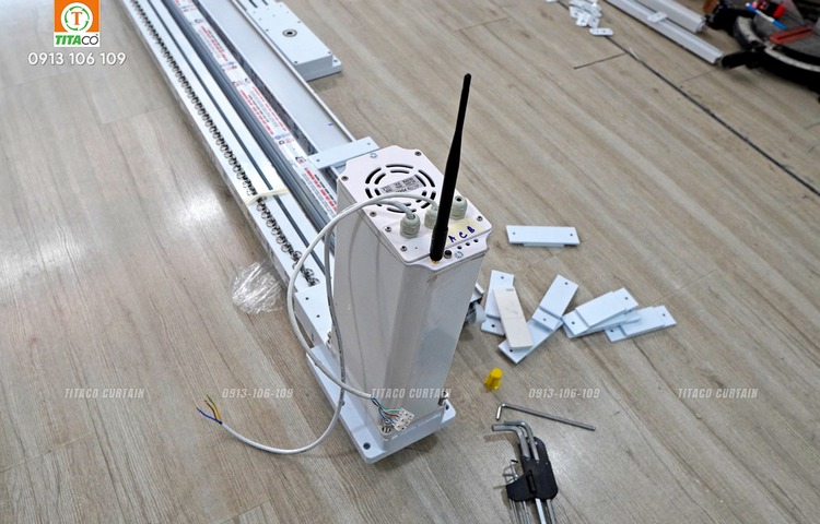 Màn tự động, Rèm điều khiển từ xa (động cơ rèm chính hãng) Màn tự động, Rèm điều khiển từ xa (động cơ rèm chính hãng)